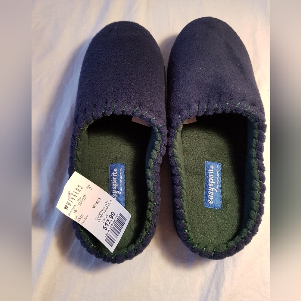 NWT ladies Easy Spirit slippers, L